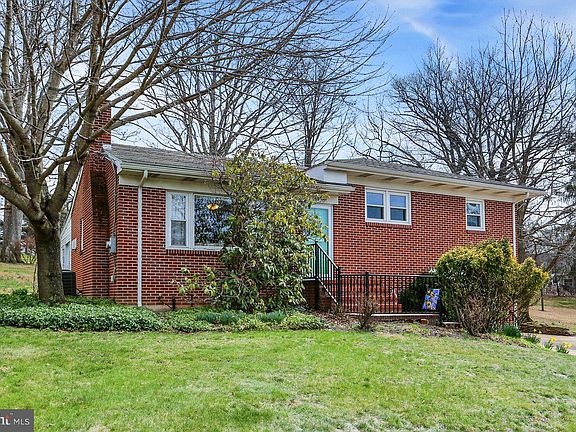 2nd image of 54 Grandview Rd