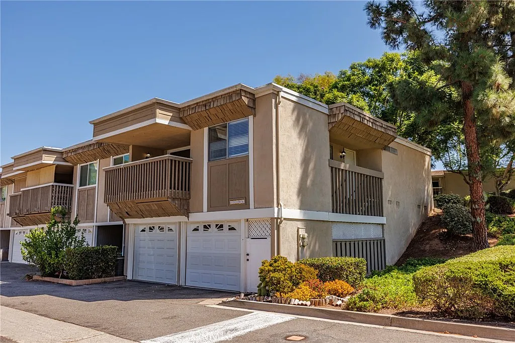 2 bed, 841 sqft, $3,300 — Photo 1