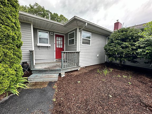 2nd image of 65 Nooseneck Hill Rd Unit B