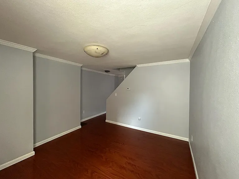 114 S 15th St — Photo 5