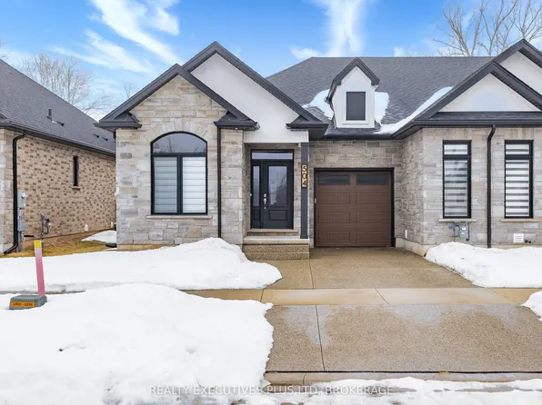 504 Royal Ridge Dr, Fort Erie, ON L0S 1N0