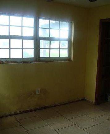 5th image of 34 Ne Avenue #I