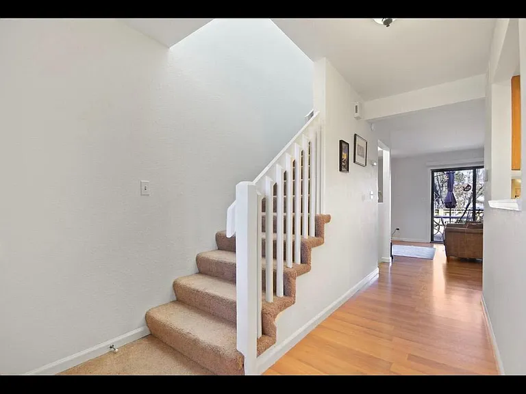 437 Foxfire Dr — Photo 3