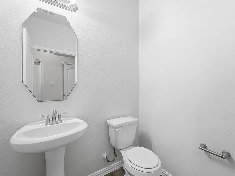 9518 Franklin Dr — Photo 16