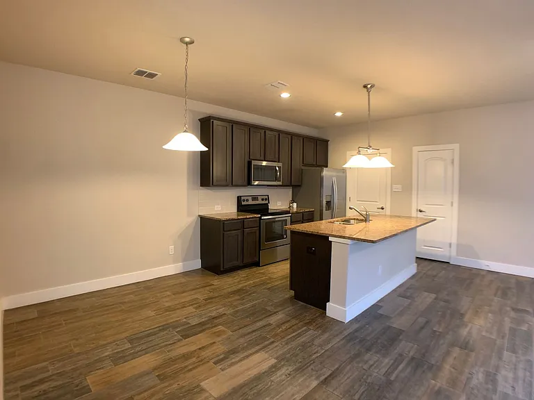 711 Gristmill Dr — Photo 6