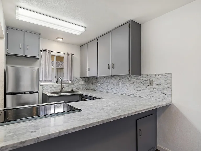 3849 Vineyard Ave #B — Photo 8