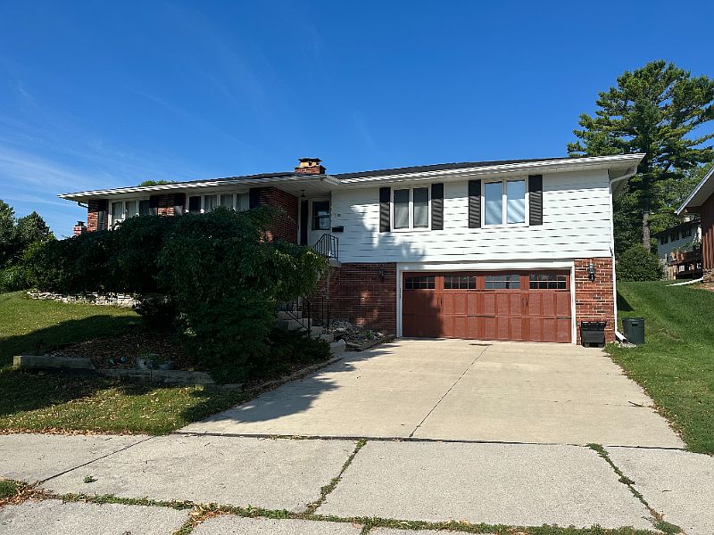 1st image of 702 Fairway Dr
