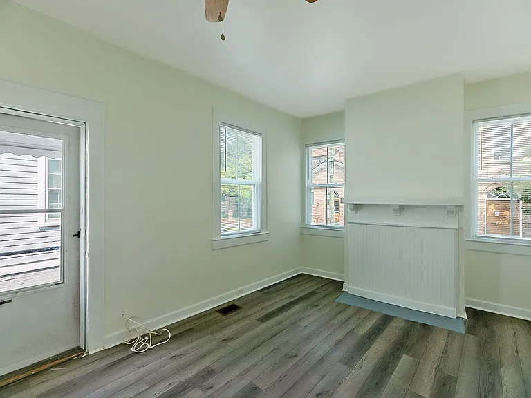 25 1/2 Maverick St — Photo 5