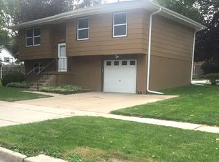3805 S 54th St, Lincoln, NE 68506