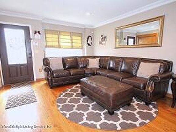 4th image of 187 Shiel Ave