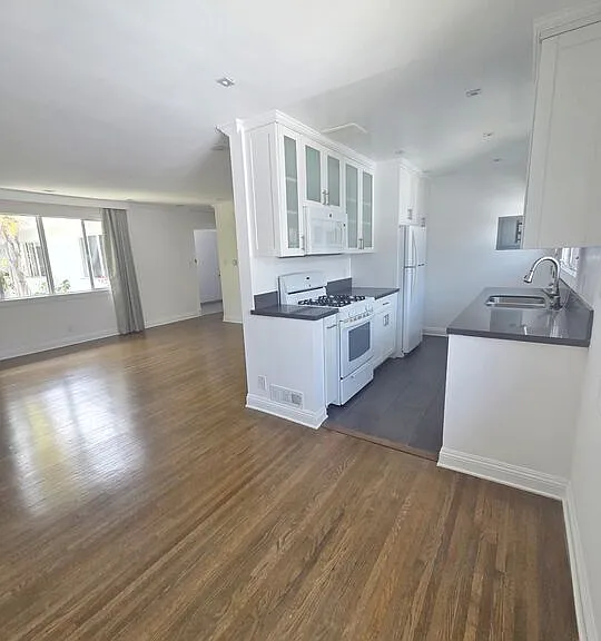 134 San Vicente Blvd #C — Photo 6