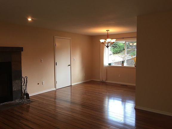 living room/eating area