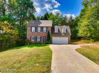 135 Prestwick Ln, Lenoir City, TN 37771