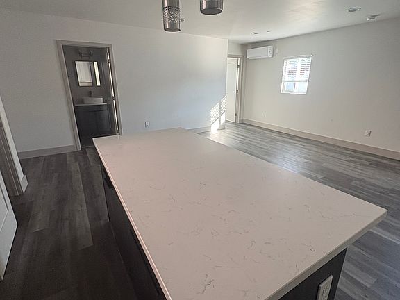 5th image of 1417 Grove Ave #5