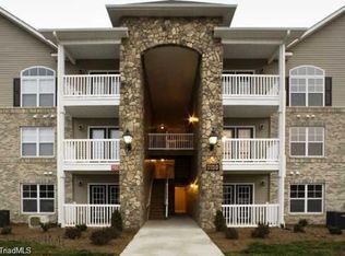 7102 W Friendly Ave UNIT 111, Greensboro, NC 27410