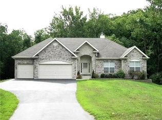 2210 Brookview Ln, Pacific, MO 63069