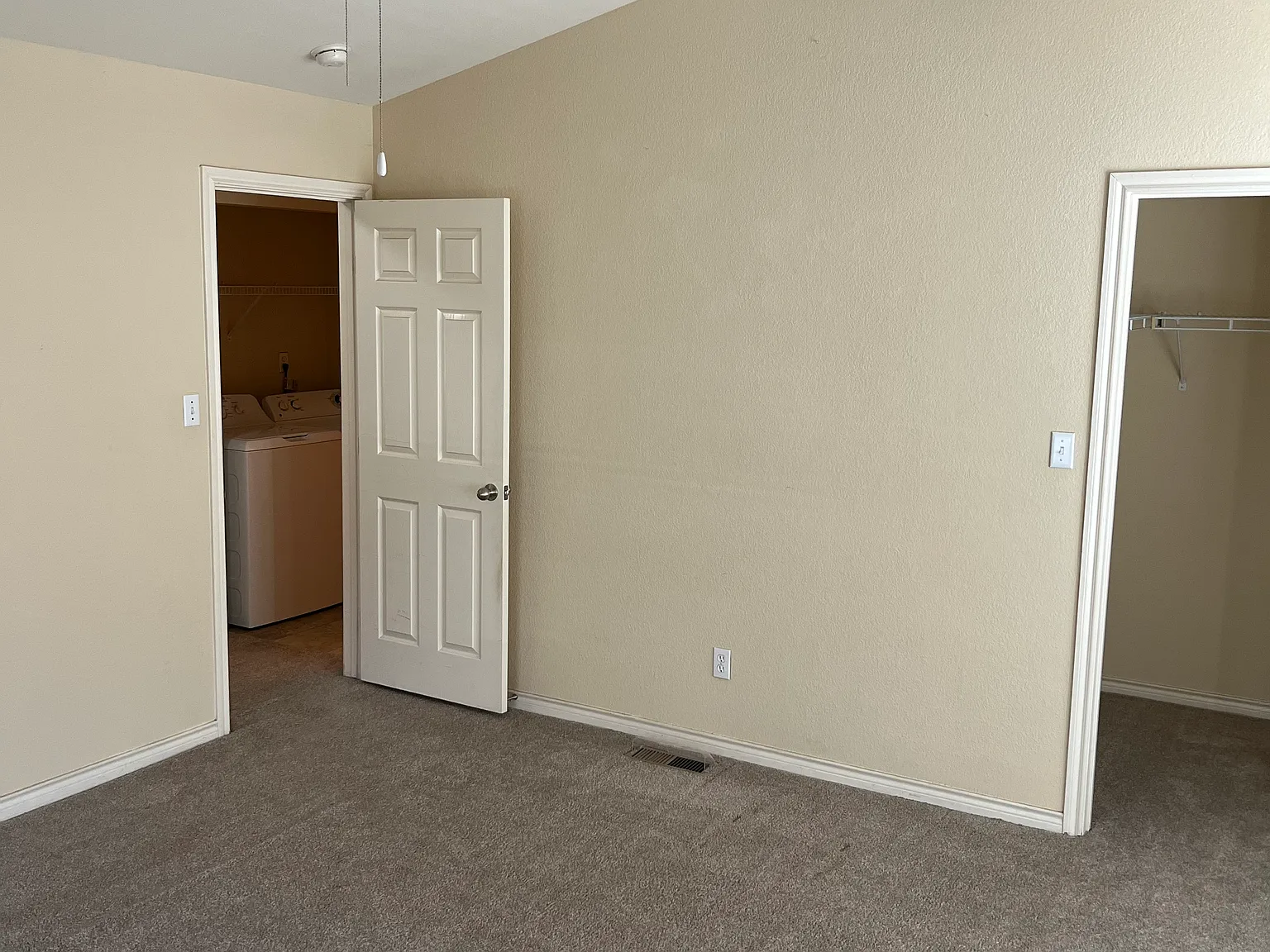 2 bed, 2.5 bath, 1067 sqft, $1,095 — Photo 4