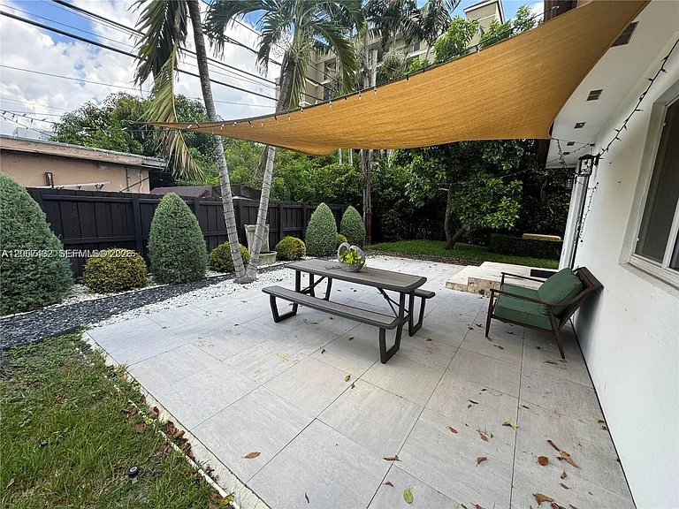 146 Ponce De Leon Blvd — Photo 5