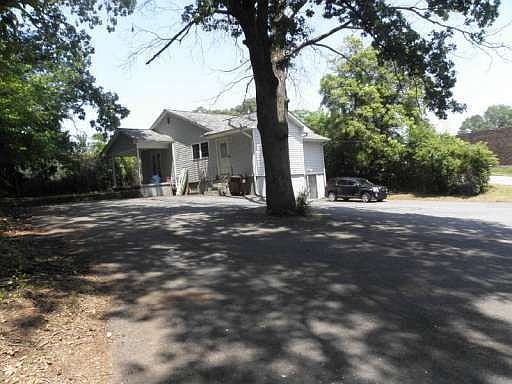 2nd image of 1596 Sams St SE