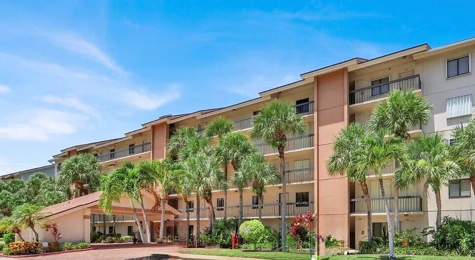 701 Seafarer Cir #105