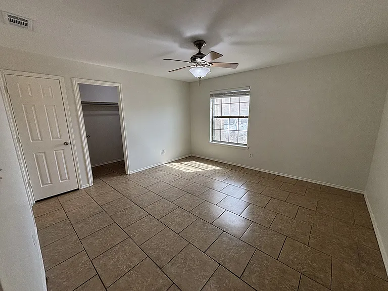 1523 Oasis Ave — Photo 3
