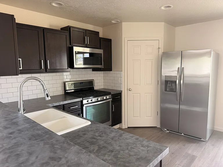 8556 W Snohomish St — Photo 5