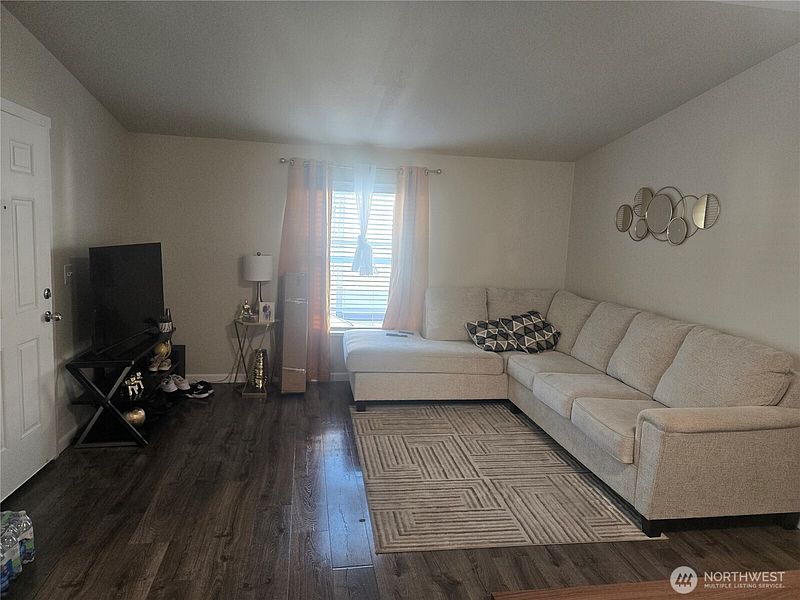 4th image of 10302 Lakeview Avenue SW #25