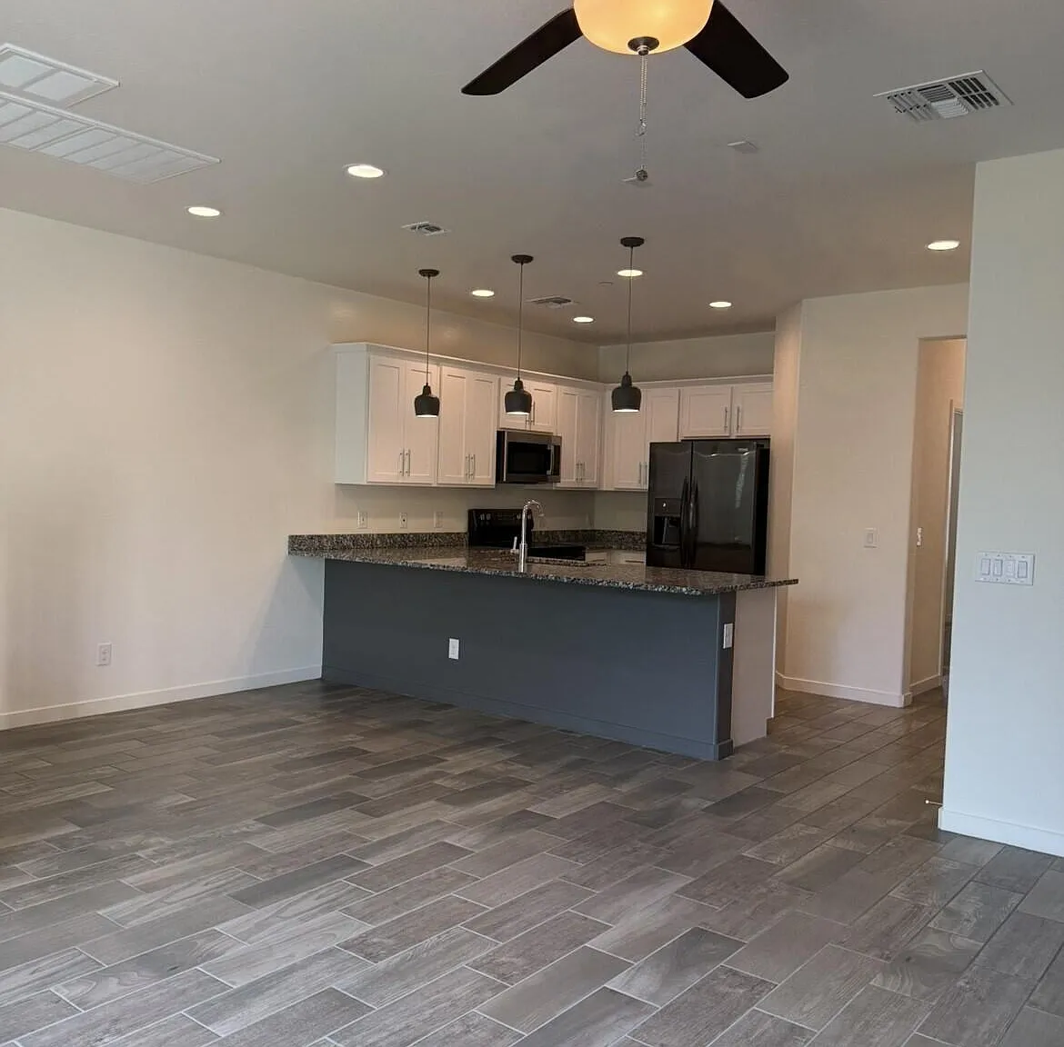 3 bed, 2.0 bath, 1308 sqft, $2,100 — Photo 2