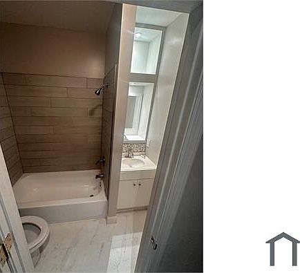 1st image of 4521 Parkwood Ave #2