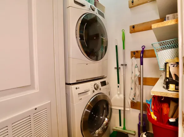 70 Park Avenue image 2 of 21