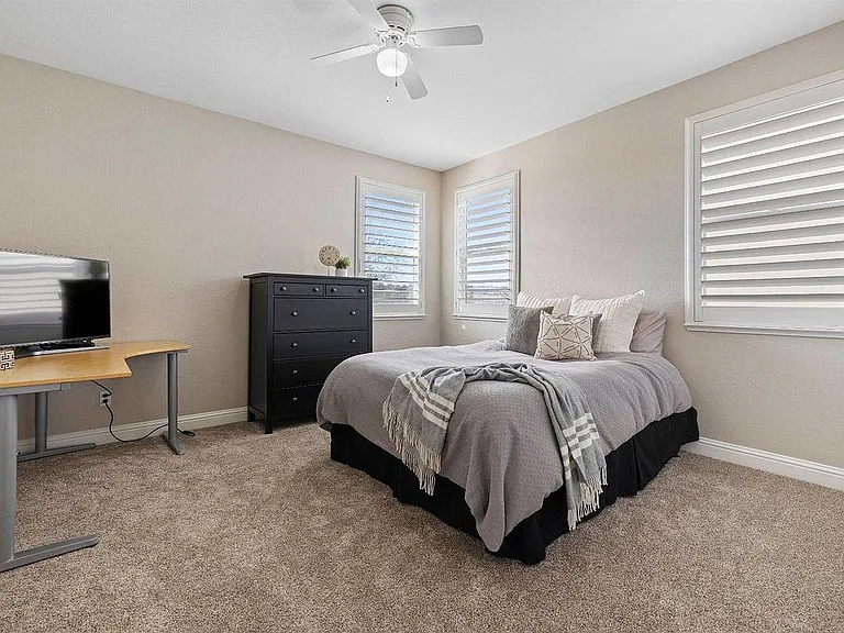 4930 Village Green Dr — Photo 31