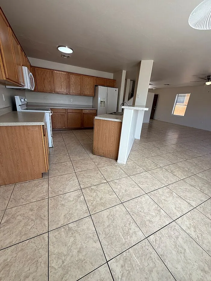 4 bed, 3.0 bath, 1935 sqft, $1,850 — Photo 4