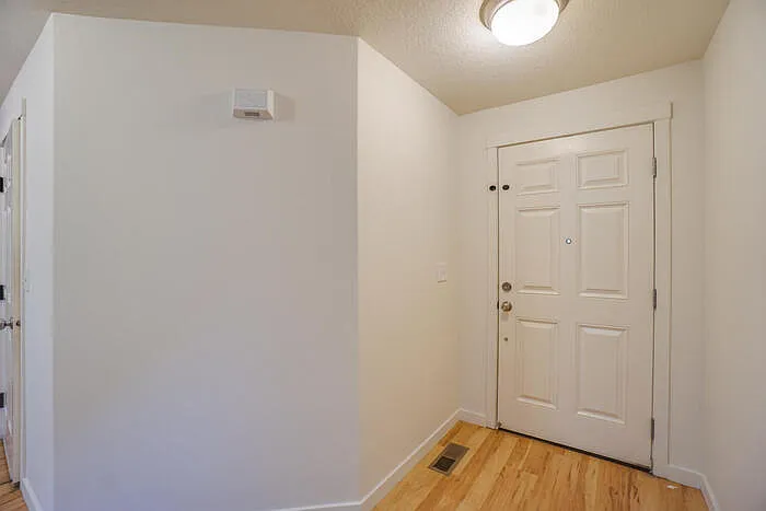 3 bed, 2.5 bath, 1676 sqft, $2,495 — Photo 4