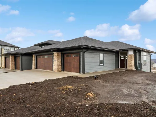 1909 Country Club Dr, Coralville, IA 52241