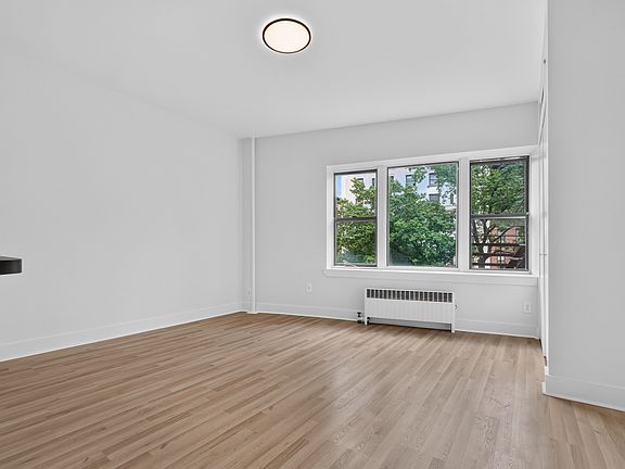 2nd image of 2731 Broadway APT 3D