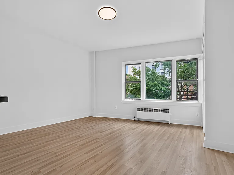 2731 Broadway #3D — Photo 2
