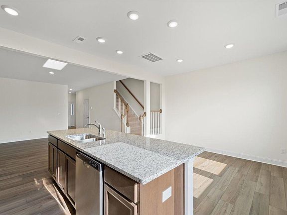4th image of 31 Kingham Ln
