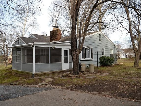 3rd image of 118 E 9th St