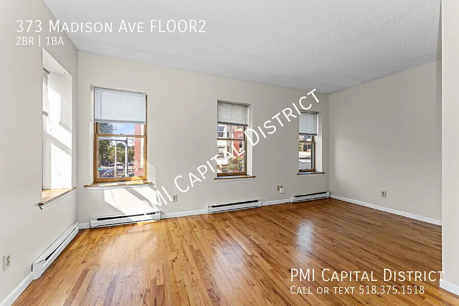 Spacious 2 Bedroom Apartment with In-Unit Laundry in the Heart of Center Square! — Photo 4