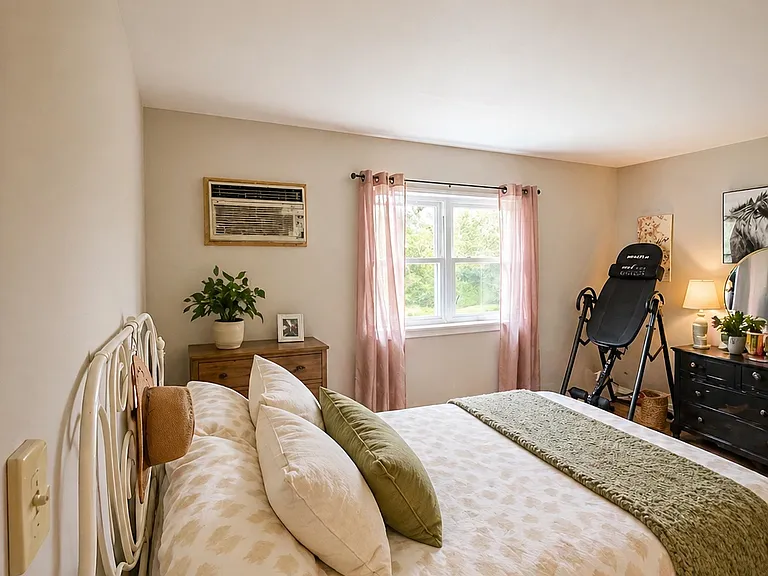 1664 Whitehall Ave — Photo 12