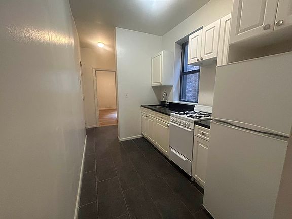 2nd image of 160 E 85th St APT 4W