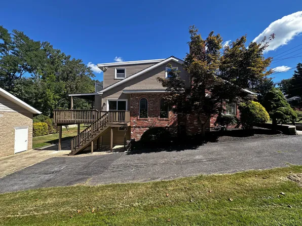 615 W Brookhaven Rd, Wallingford, PA 19086