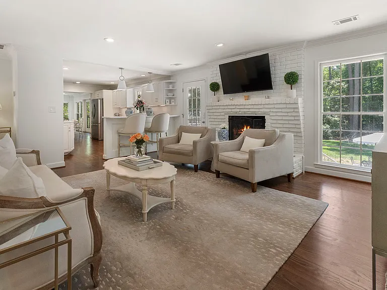 4470 Chatworth Ct NE — Photo 11