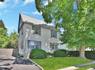 13 Kew Ave, East Northport, NY 11731