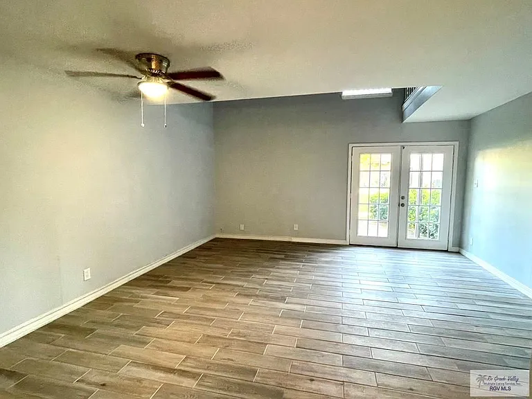 806-2 Continental Cir — Photo 7