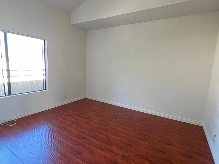10916 Ashton Ave #402 — Photo 5