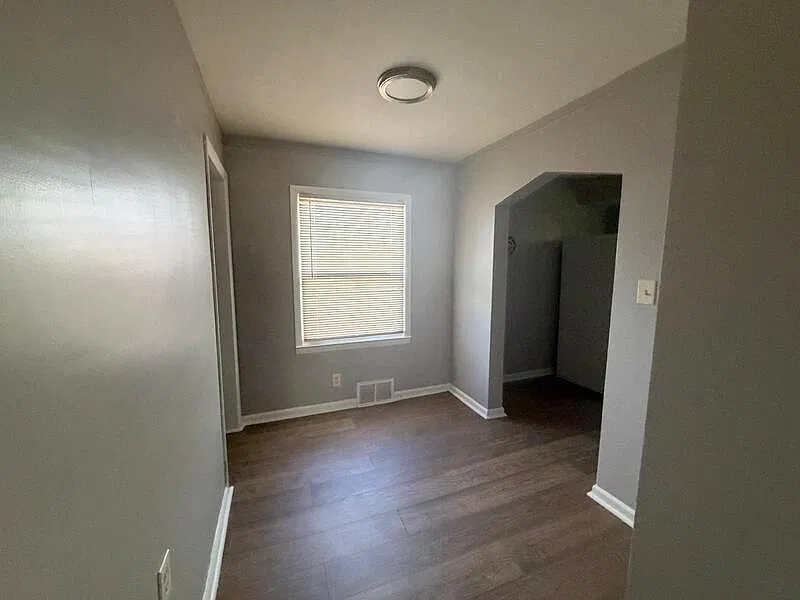 2 bed, 1.0 bath, 798 sqft, $1,150 — Photo 2