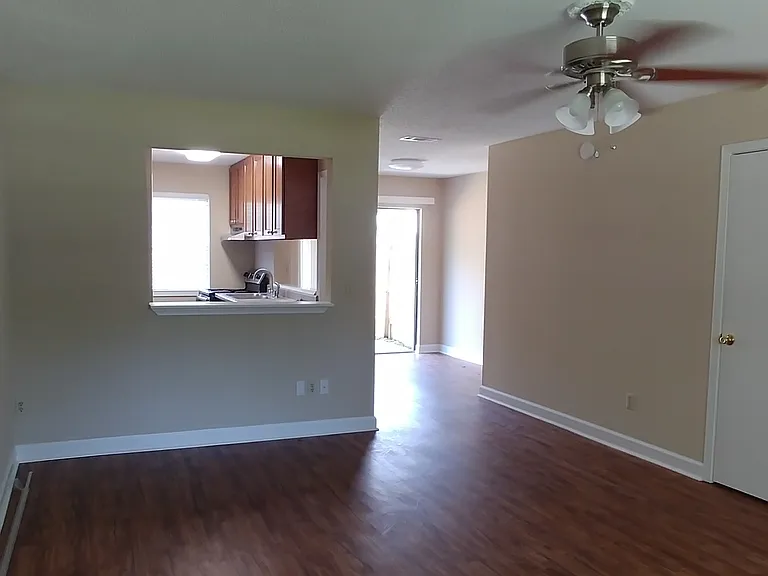 1933 Montgomery St #3 — Photo 2