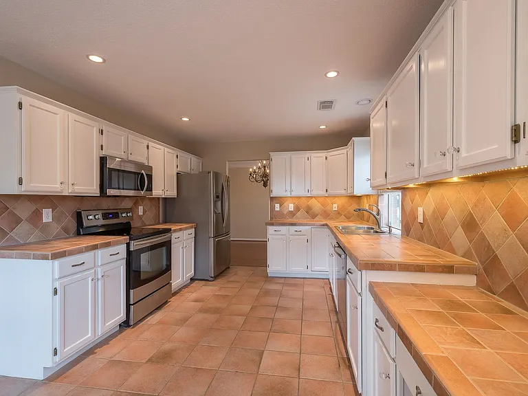 16015 Lausanne Dr — Photo 11