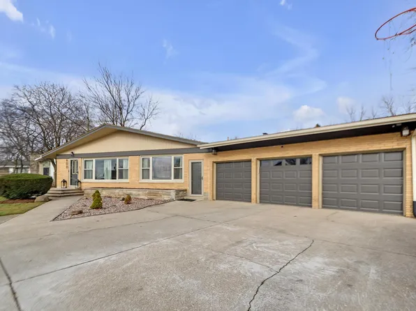 600 E 54th Ct, Merrillville, IN 46410